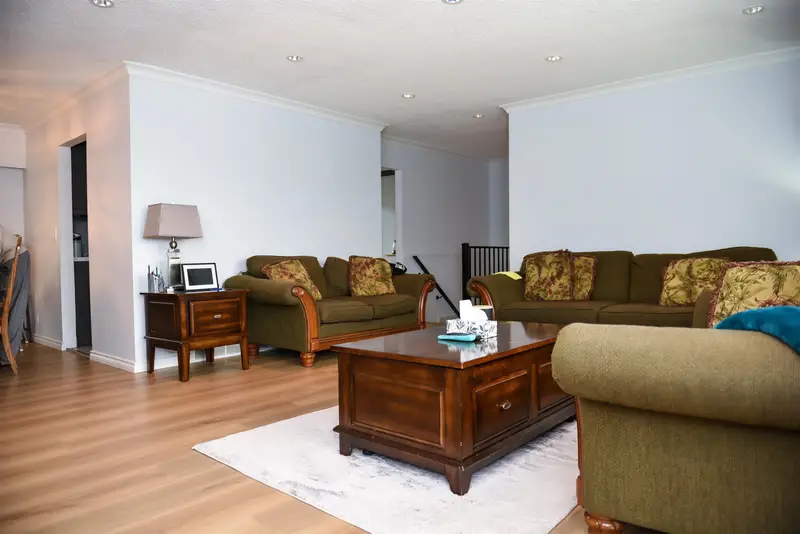 5471 44 AVENUE - photo 4 of 19