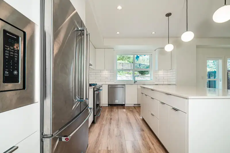 81 16561 17A AVENUE - photo 4 of 38