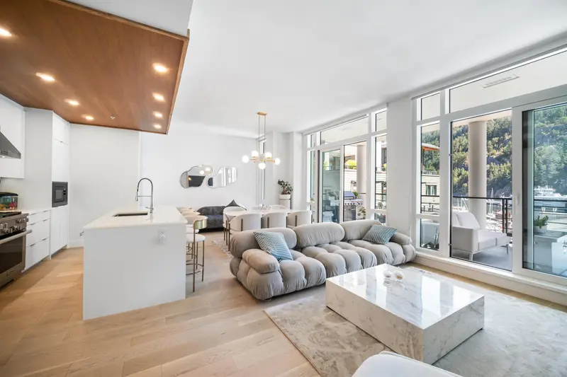 301 6697 NELSON AVENUE - photo 2 of 25