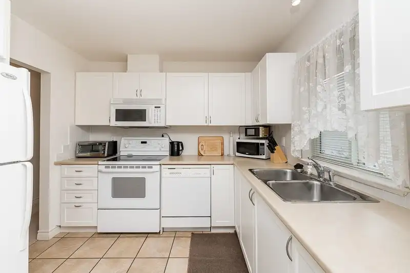 53 17516 4 AVENUE - photo 3 of 23