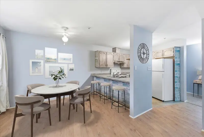 311 11595 FRASER STREET - photo 2 of 11