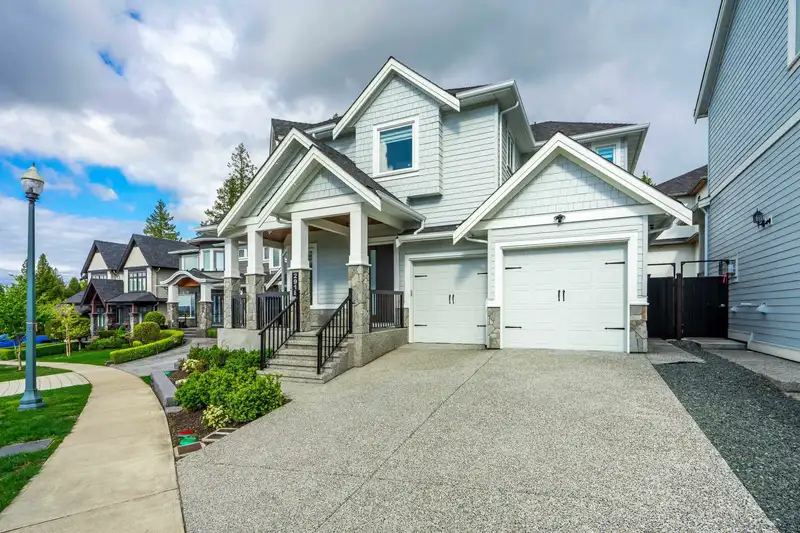 2918 161B STREET - photo 2 of 40