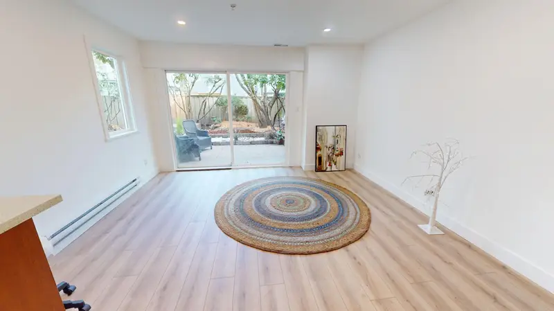 104 633 W 16TH AVENUE - photo 2 of 12