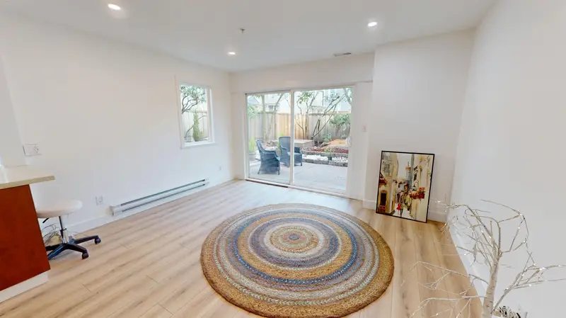 104 633 W 16TH AVENUE - photo 3 of 12