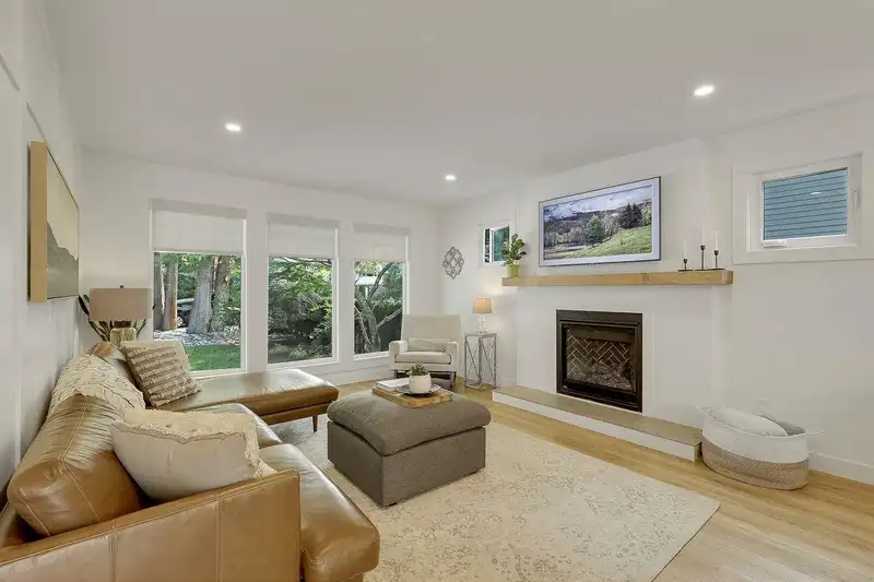 2439 124 STREET - photo 2 of 40