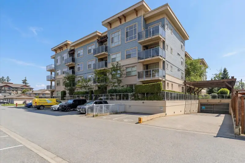 309 19936 56 AVENUE - photo 2 of 25