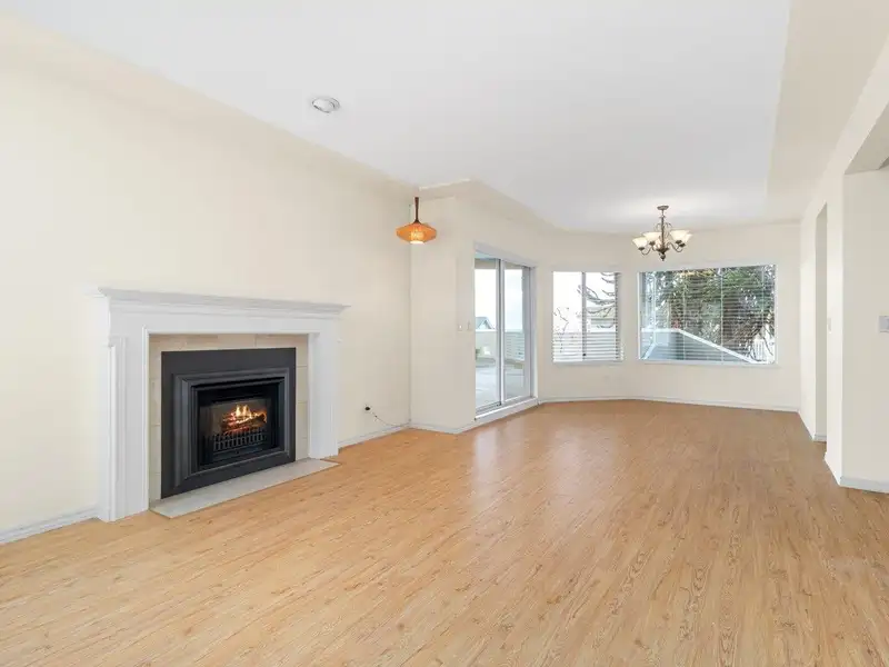 102 15130 PROSPECT AVENUE - photo 2 of 27