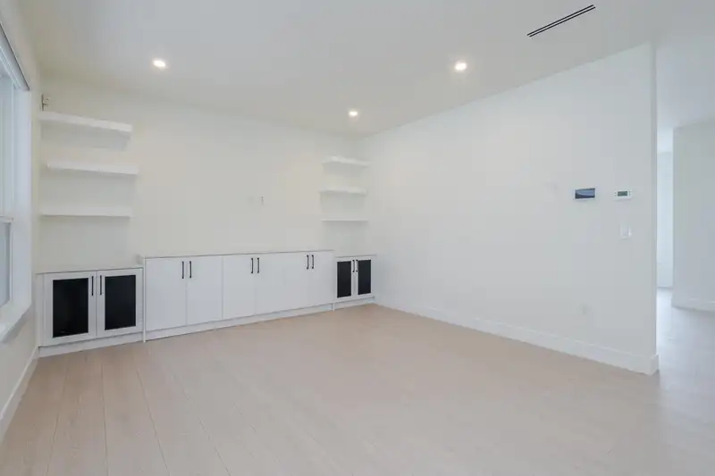 101 10063 127B STREET - photo 4 of 25