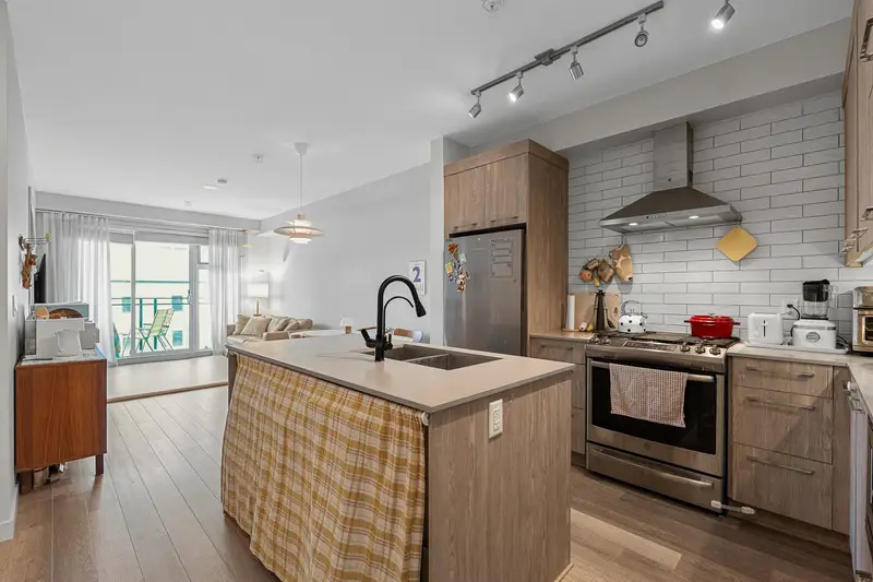 512 1012 AUCKLAND STREET - photo 4 of 25