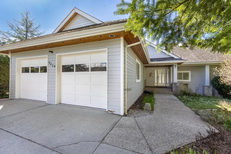 9219 REGAL ROAD - photo 4 of 25