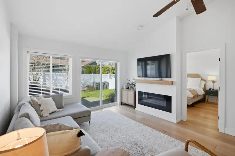 34 17516 4 AVENUE - photo 1 of 32