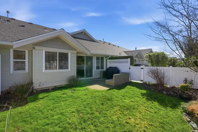 34 17516 4 AVENUE - photo 2 of 32