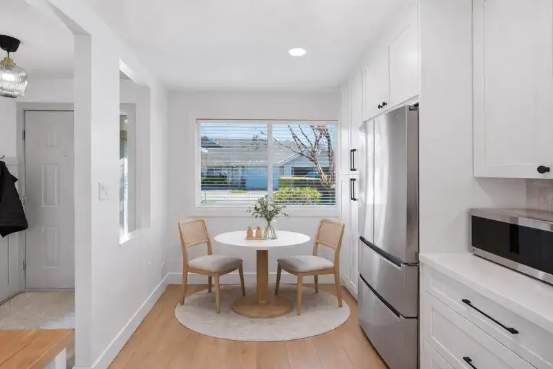 34 17516 4 AVENUE - photo 4 of 32