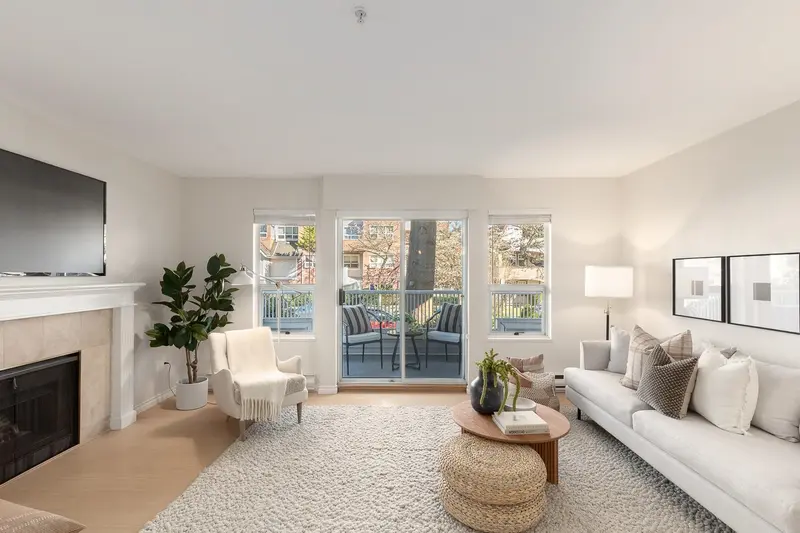 203 876 W 14TH AVENUE - photo 1 of 25