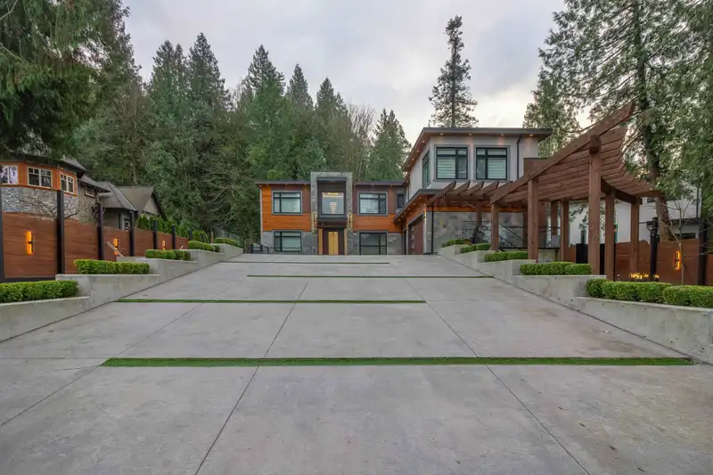 13906 35A AVENUE - photo 2 of 38