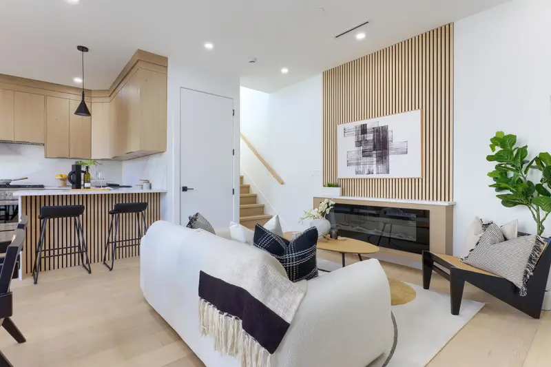 2 4742 ST CATHERINES STREET - photo 1 of 18