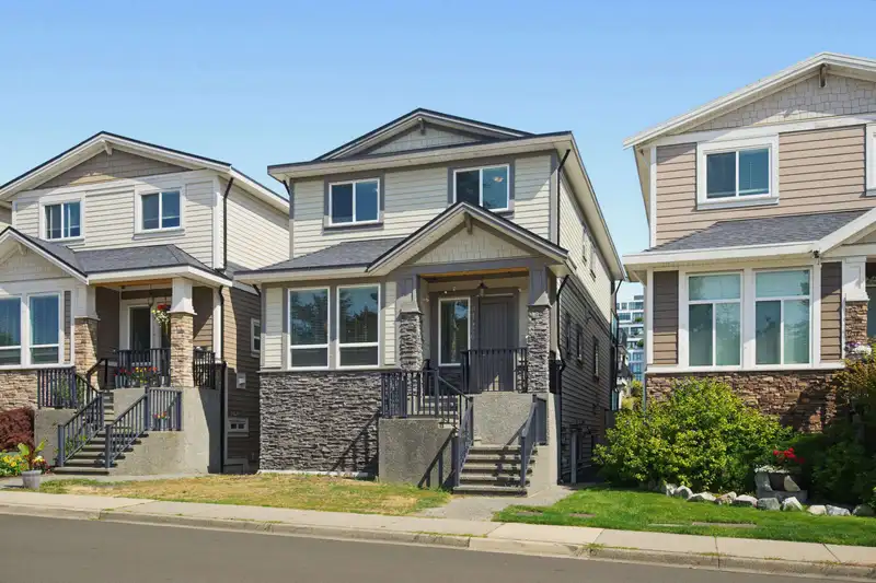3 1426 FINLAY STREET - photo 1 of 37