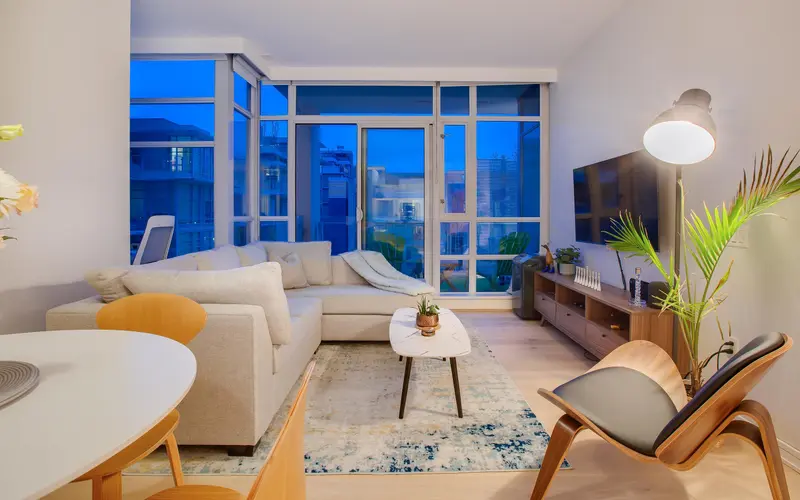 501 1616 COLUMBIA STREET - photo 2 of 25