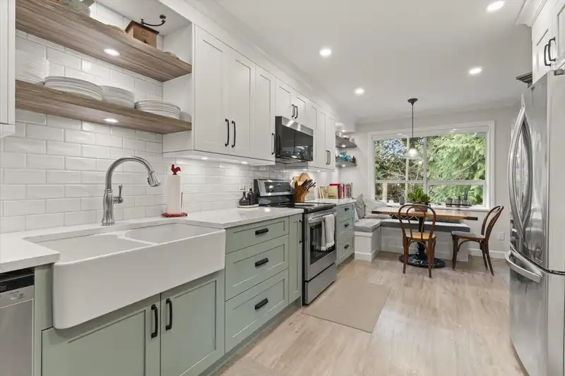 121 16350 14 AVENUE - photo 1 of 40
