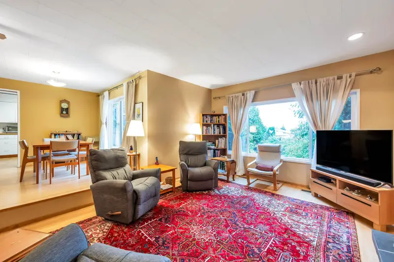 1320 KENT STREET - photo 4 of 19