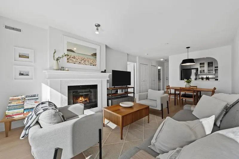 219 12633 NO. 2 ROAD - photo 3 of 25