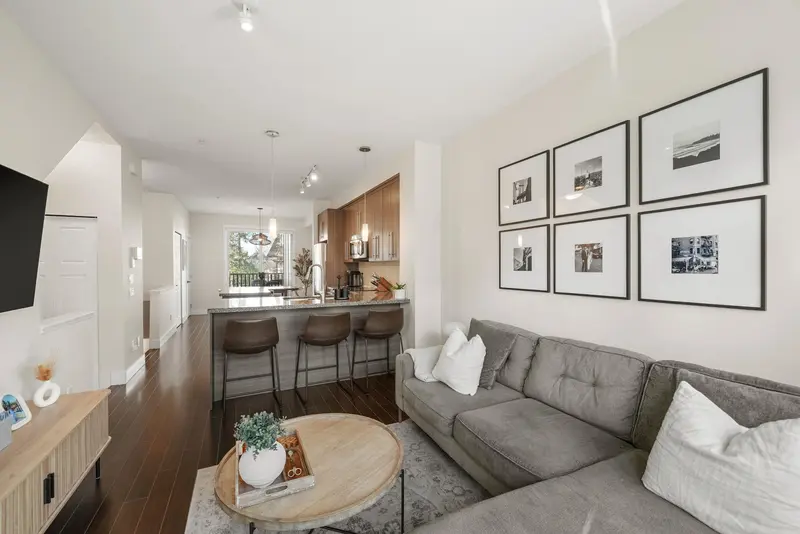 32 8250 209B STREET - photo 3 of 25