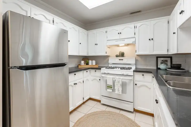 107 13965 16 AVENUE - photo 4 of 37