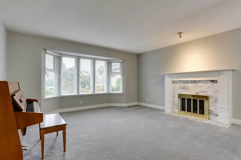 1682 141A STREET - photo 4 of 27