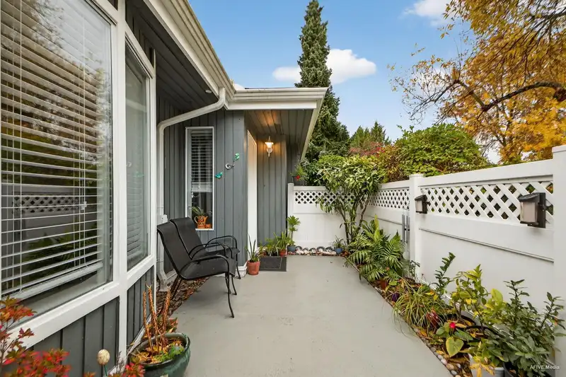 103 14271 18A AVENUE - photo 3 of 24