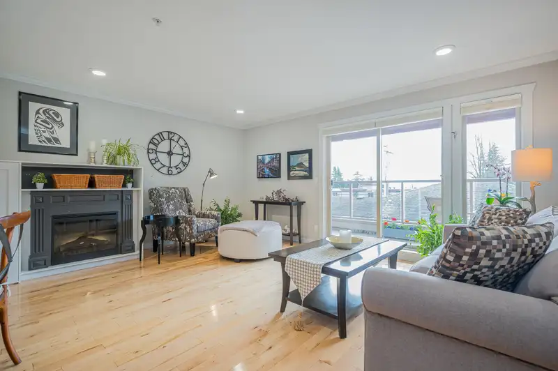 6 14921 THRIFT AVENUE - photo 4 of 26