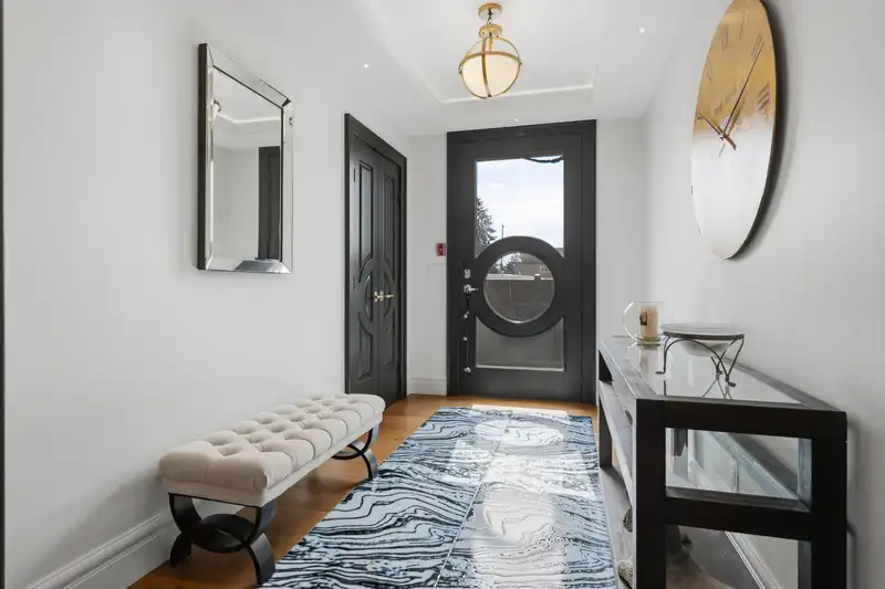 101 15219 ROYAL AVENUE - photo 4 of 39