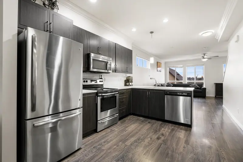 96 14555 68 AVENUE - photo 1 of 22