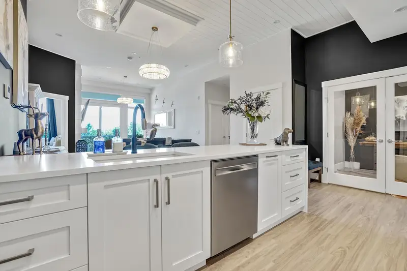 507 45745 WATSON ROAD - photo 4 of 25