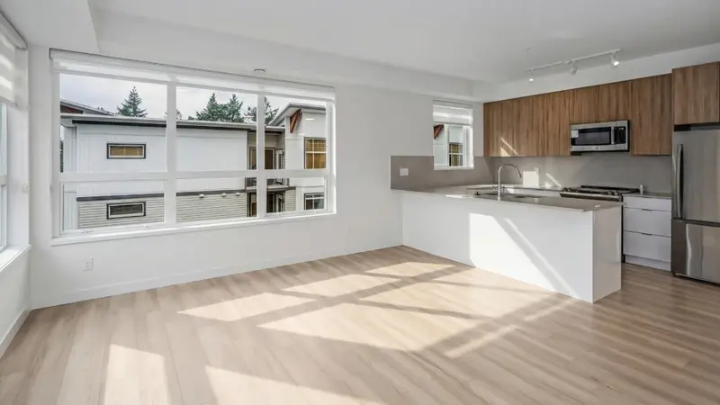 401 11913 BURNETT STREET - photo 3 of 10