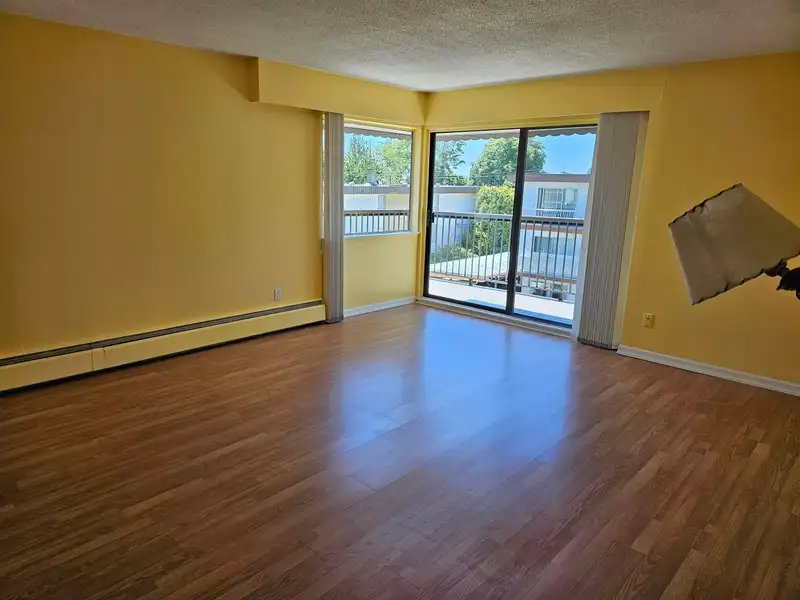 305 1355 FIR STREET - photo 2 of 19