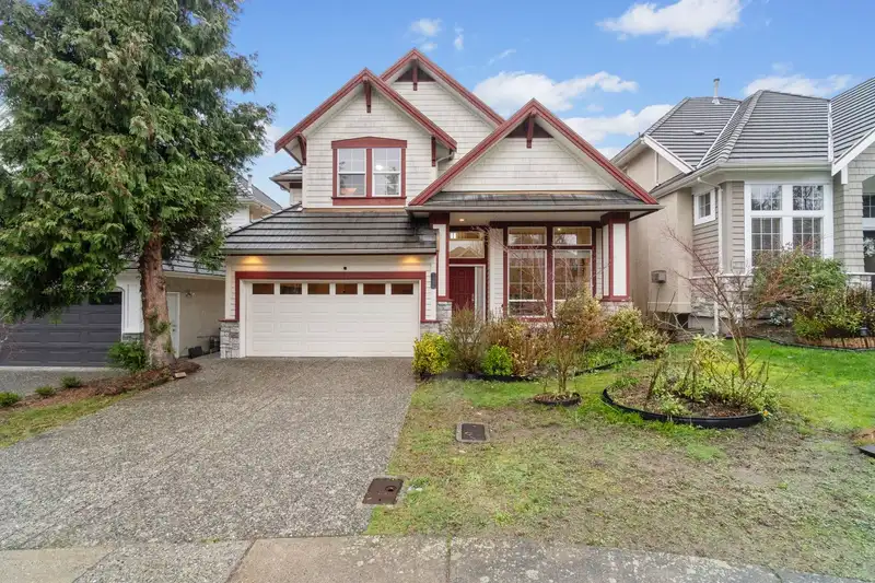 15345 36 AVENUE - photo 1 of 34