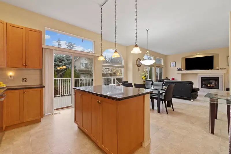 15345 36 AVENUE - photo 2 of 34