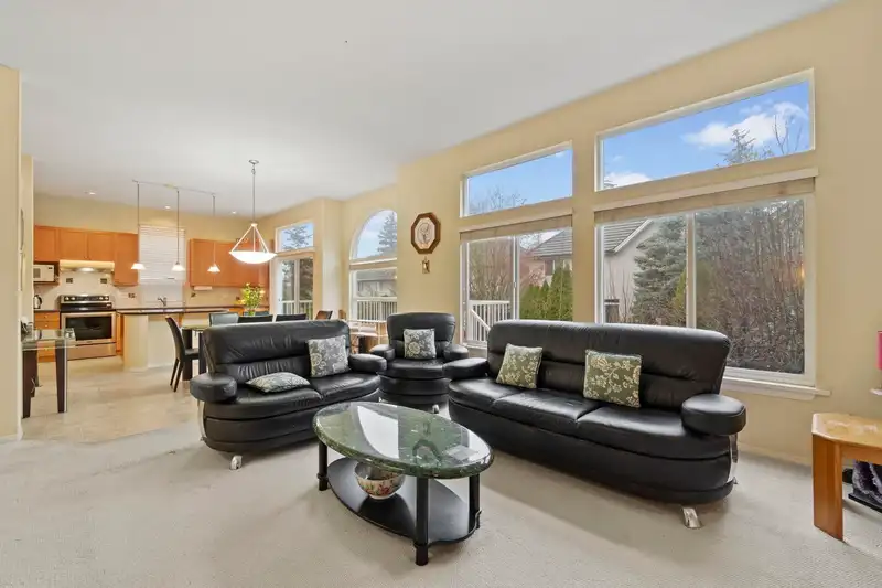 15345 36 AVENUE - photo 3 of 34