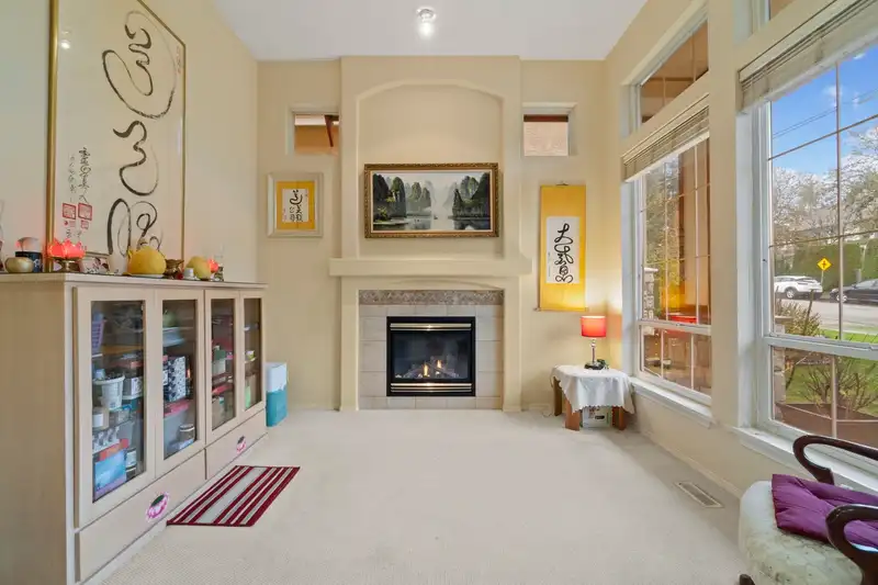 15345 36 AVENUE - photo 4 of 34