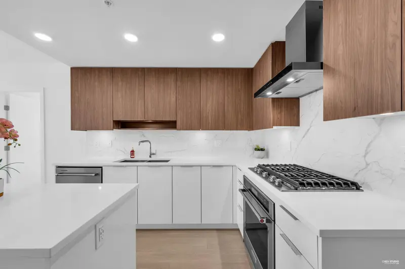 1702 7769 PARK CRESCENT - photo 4 of 25