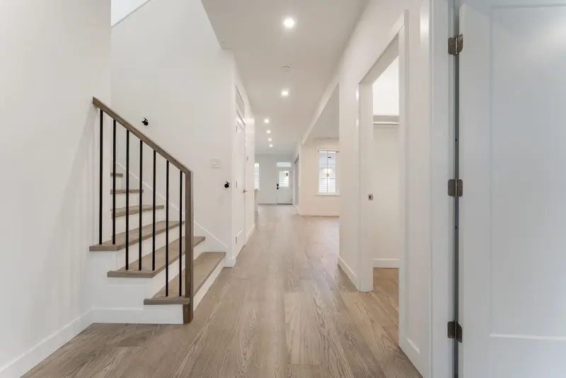 6412 HAMMERMILL AVENUE - photo 4 of 25