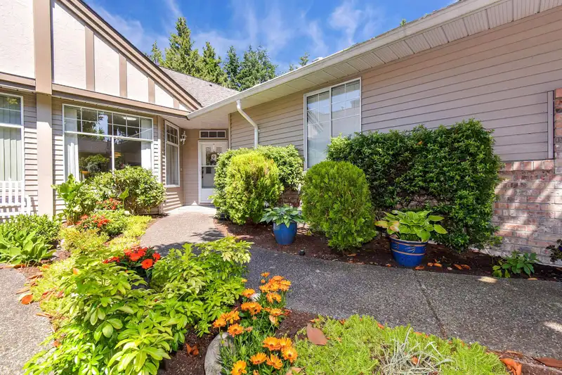 54 2533 152 STREET - photo 2 of 40
