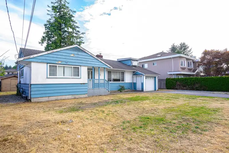 4064 BURKE STREET - photo 2 of 3