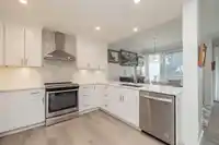 411 1785 MARTIN DRIVE - thumbnail 2