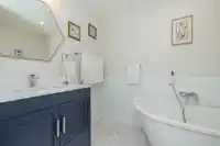 411 1785 MARTIN DRIVE - thumbnail 18