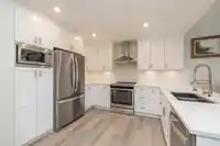 411 1785 MARTIN DRIVE - thumbnail 3