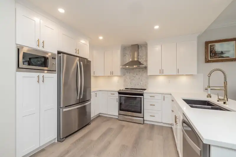 411 1785 MARTIN DRIVE - photo 3 of 29