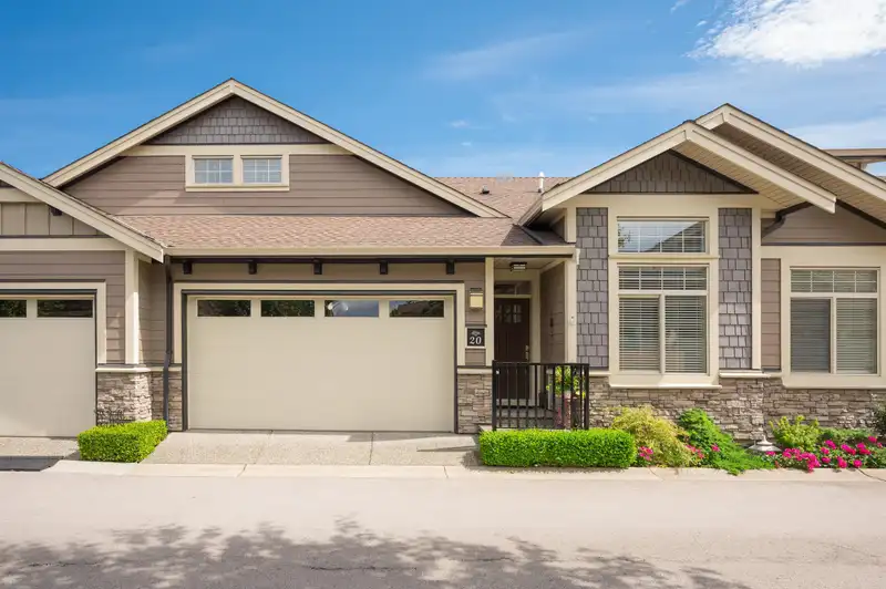 20 350 174 STREET - photo 1 of 32