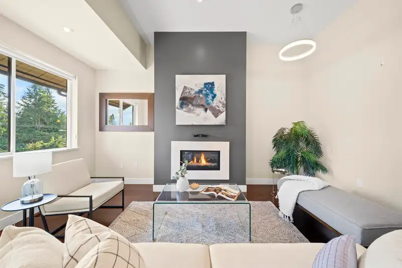 209 13585 16 AVENUE - photo 1 of 30