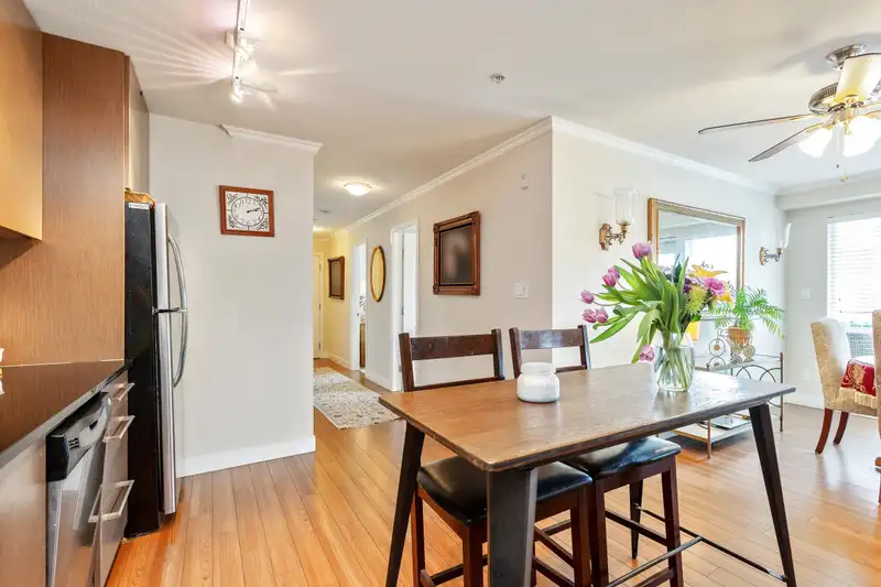 310 15795 CROYDON DRIVE - photo 4 of 34